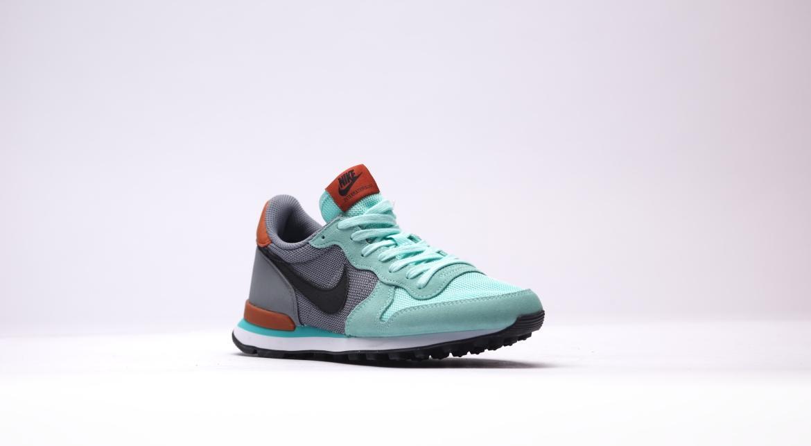 Nike hotsell internationalist sale